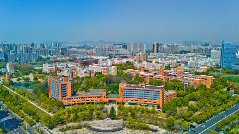 深圳连接器批发市场解析：价格背后的价值考量**